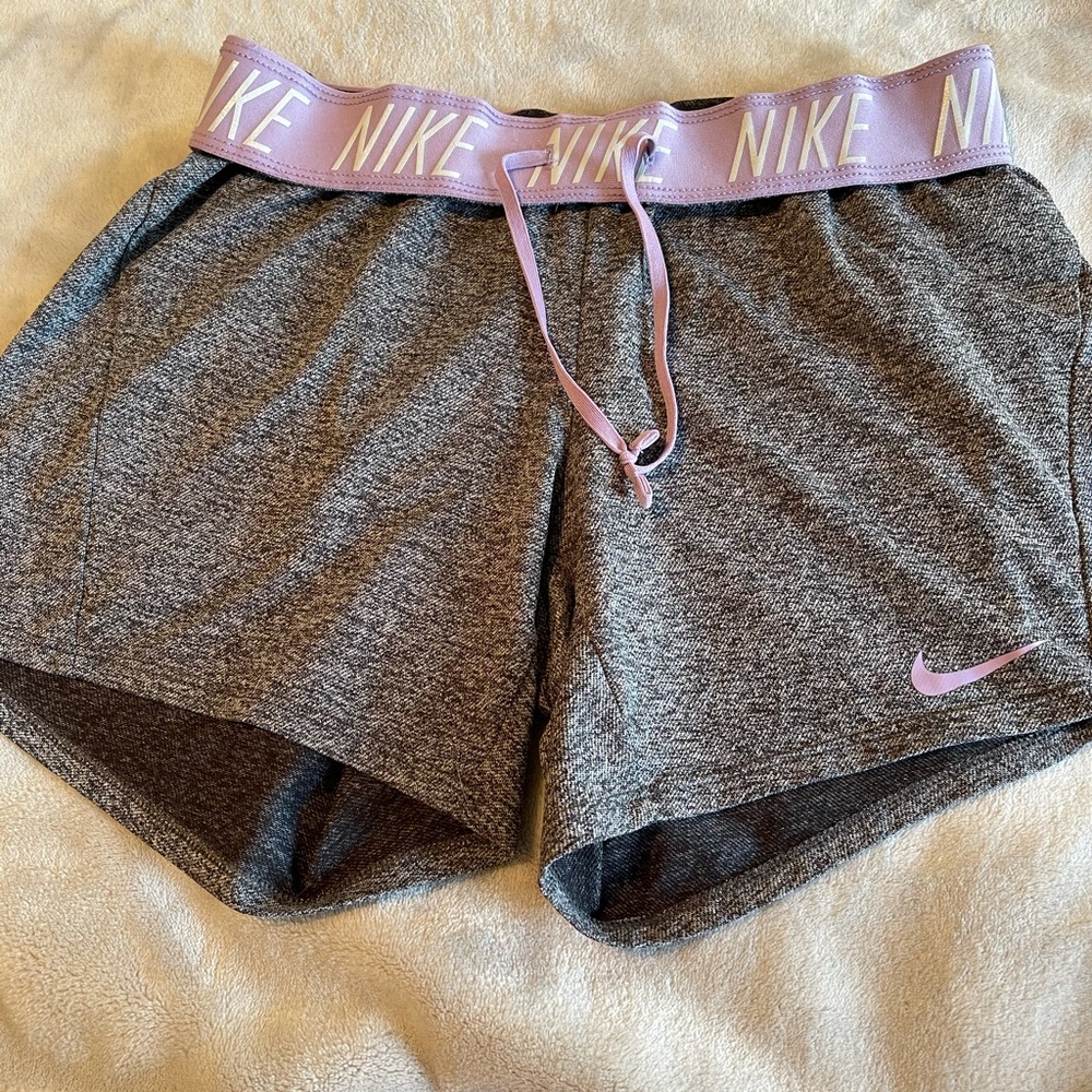 WOMENS NIKE DRI FIT ATHLETIC SHORTS XS